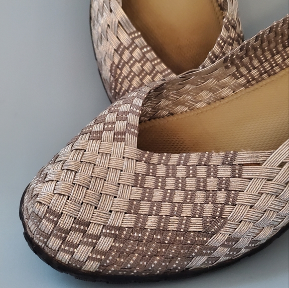 EUC Silver Metallic Mesh Stretchy Ballet Flat Sz 10 Very Comfortable - Picture 8 of 9